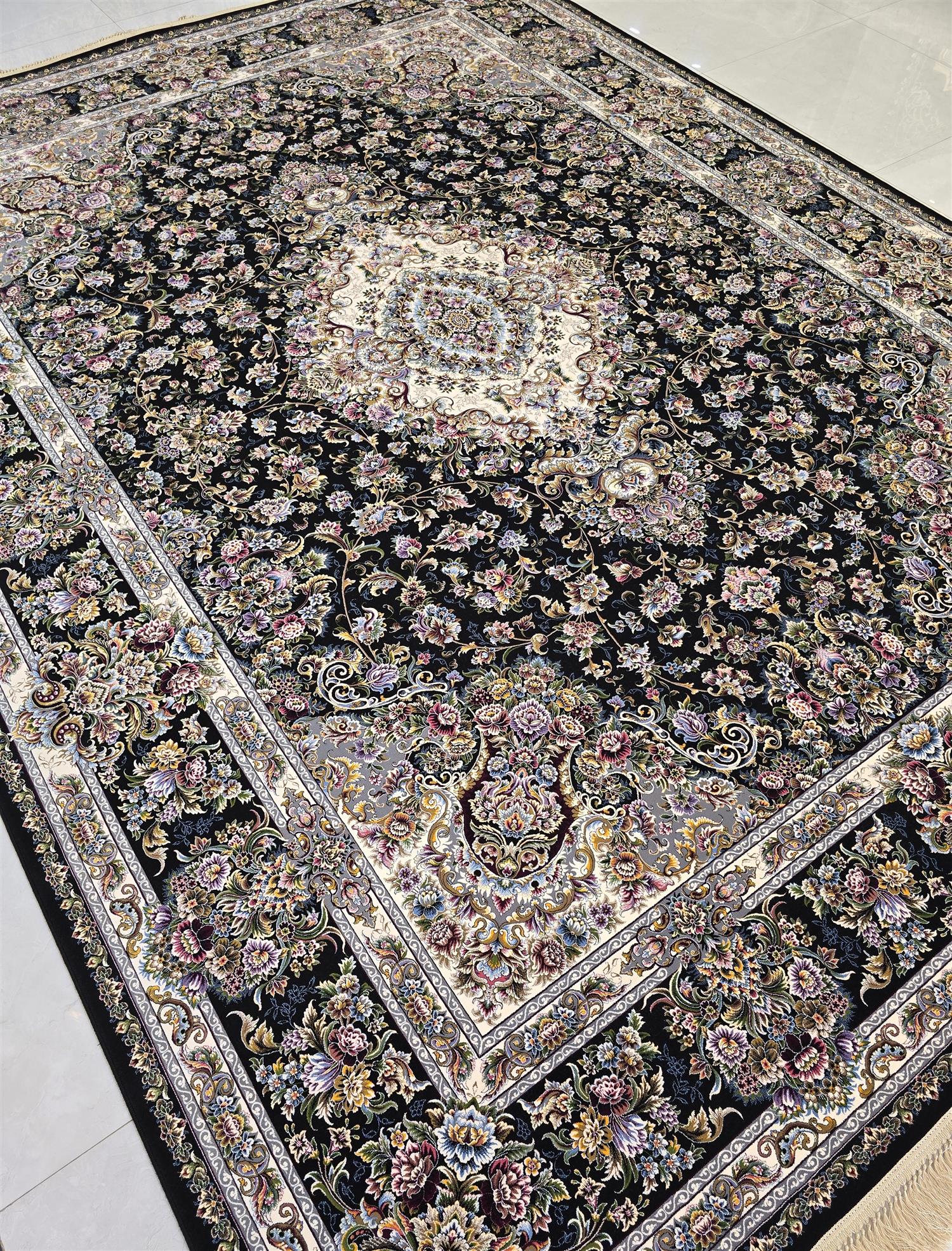 فردوس سرمه ای